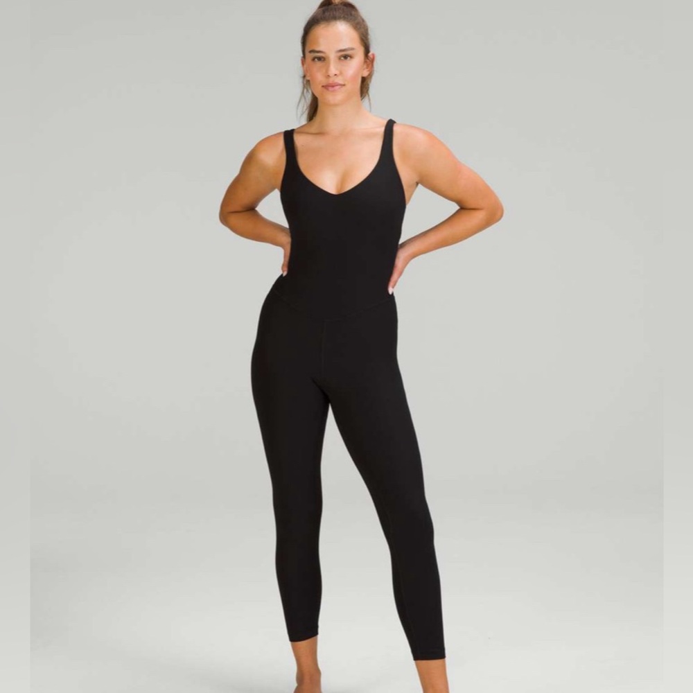 Lululemon Align Ribbed Bodysuit 25"
Black 4